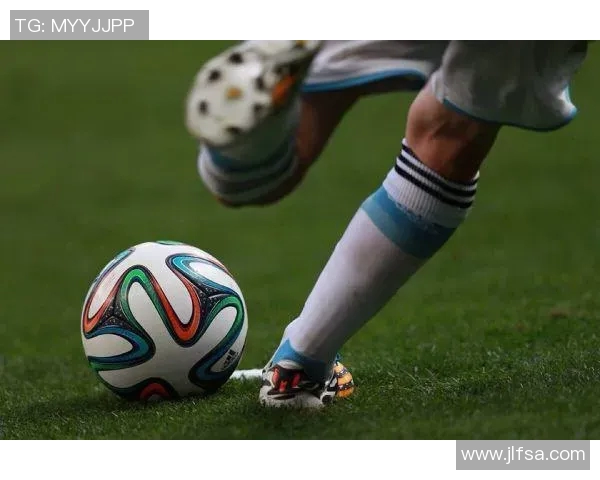 球星同款足球袜全方位展示 专业性能与时尚设计完美结合