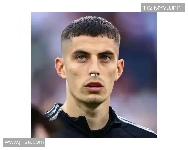 足球巨星经典头像手绘艺术风格展示与细节刻画之创意作品集