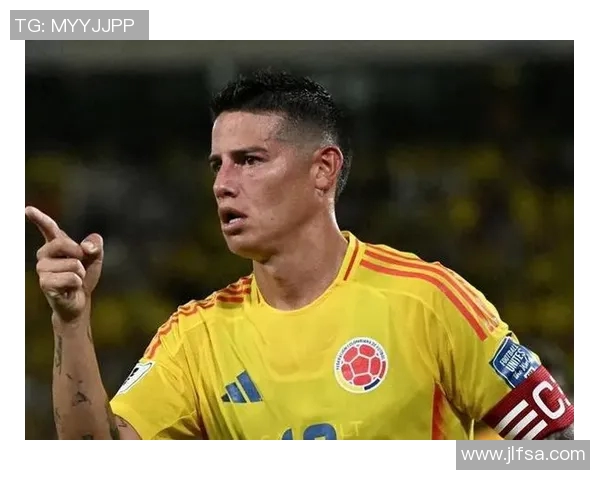 足球明星泪洒赛场背后：胜利与失落交织的情感瞬间