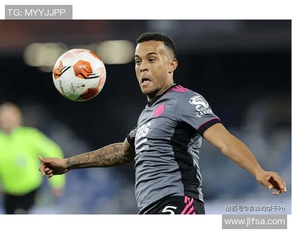 足球球星展现自信风采的经典时刻与背后故事解析